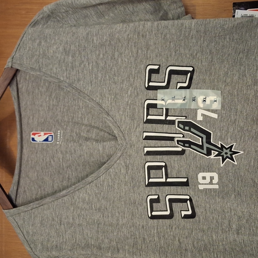 NBA Spurs Graphic T-Shirt - Picture 2 of 3